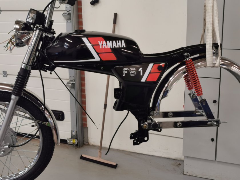 nu med stafferinger. det er yamaha og alle de andre der har vendt dem forkert på tanken. det er i hvert fald ikke mig der har lavet en fejl