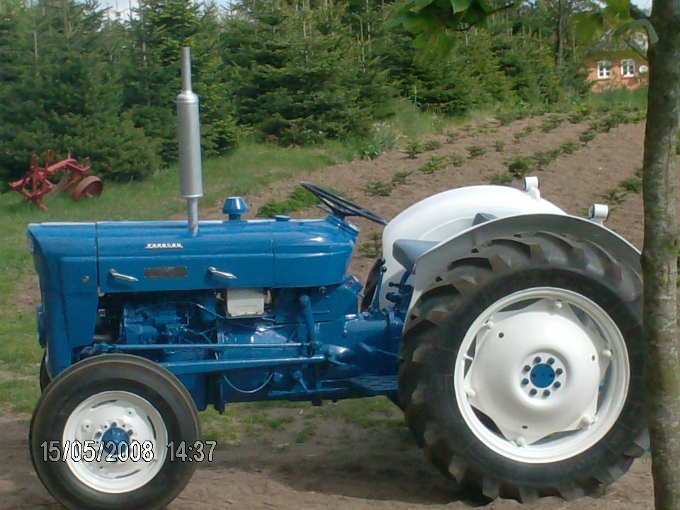 Nyrenoveret Fordson super dexta ´64